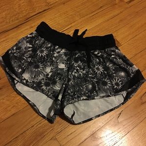 Lululemon Hotty Hot short size 4